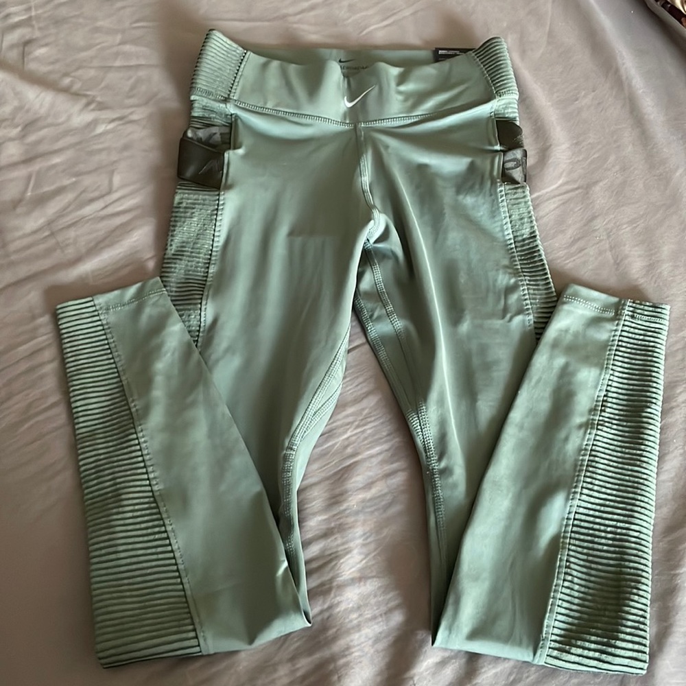 Nike Aeroadapt Leggings, S